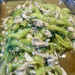 ไก่ผัดพริกหยวก