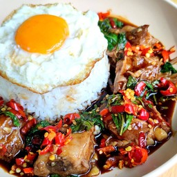 SIGNATURE!!-กระเพราซี่โครงอ่อนหมูตุ๋น