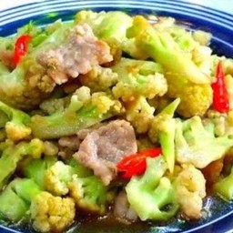 ผัดดอกกะหล่ำหมูชิ้น(เป็นกับข้าว