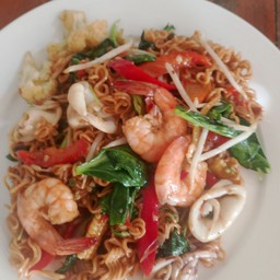 ร้าน ก๋วยจั๊บเเม่ประเดิม