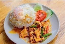 ข้าวผัดพริกแกงไก่