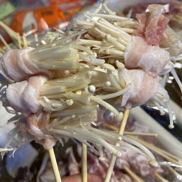 สามชั้นพันเห็ดเข็มทอง