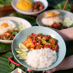 หมูกรอบผัดซอสไข่เค็ม