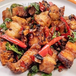 กระเพราหมูกรอบ (เป็นกับ)