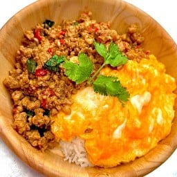 สารพัดกะเพรา ฟรีไข่