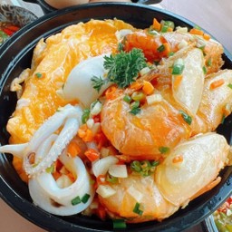 ข้าวไข่ข้นหน้ากระเพราทะเล