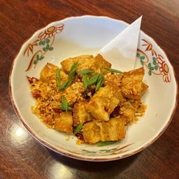 สามชั้นจากพืช คั่วพริกเกลือ เจ Crispy Plant-Based “Pork Belly” with Chili & Salt