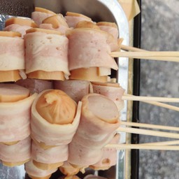 ไส้กรอกพันเบค่อน(ยำ)
