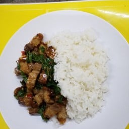 กะเพราหมูกรอบ