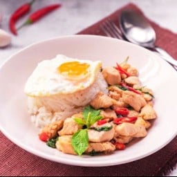 ข้าวกระเพราไก่ชิ้น