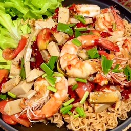 ยำมาม่ากุ้งสุก+หมูยอ