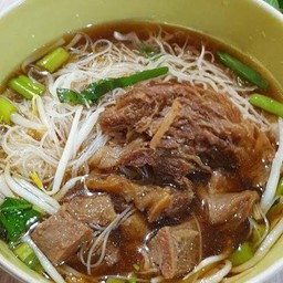 ก๋วยเตี๋ยวเนื้อตุ๋น พิเศษ