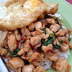 กระเพราไก่(กับข้าว)