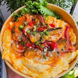 ข้าวยำปลากระป๋องไข่ข้น