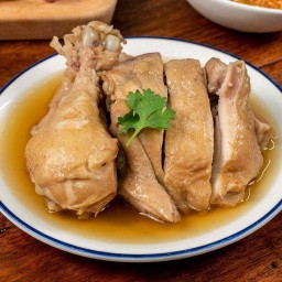 ไก่ต้มน้ำปลาตาโย่ง