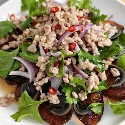 ยำไข่เยี่ยวม้าหมูสับ