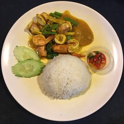 ข้าวราดเครื่องแกงทะเล