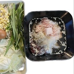 ชุดกลาง Medium Set (Pork+Shrimp+Squid)