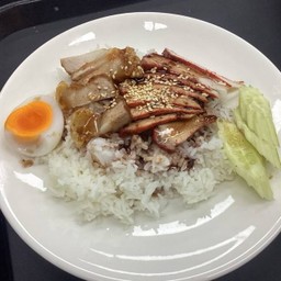 ข้าวหมูแดงหมูกรอบ Mixed pork with rice