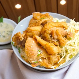 ข้าวหน้าไก่ทอดคาราอะเกะ สะโพกเต็มๆ