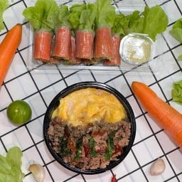 กะเพราไข่ข้น by Only Thursday ปปส.สามเหลี่ยมดินแดง  อนุเสาวรีย์ ดินแดง ห้วยขวาง