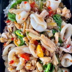 ข้าวกะเพราปู+ปลาหมึก