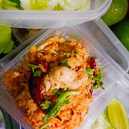 ข้าวผัดต้มยำไก่