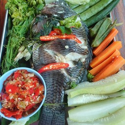 นึ่งปลานิล +ผัก+แจ่ว