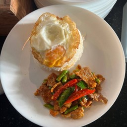 ข้าวพริกแกงหมูไข่ดาว