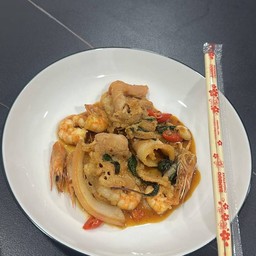 กะเพรารวม ราดข้าวอร่อยสุดๆ