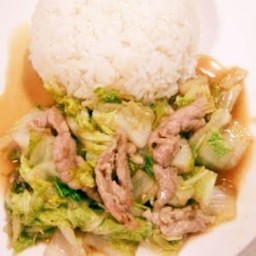 ผัดผักราดข้าว