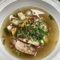 บะหมี่หมูแดงหมูกรอบ Mixed pork with noodles