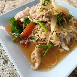 ยำเห็ดเข็มทองหมึกสด