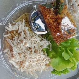 หมี่คลุกไก่ฉีก