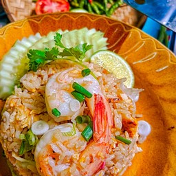 ข้าวผัดริมกุ้งริมสะพาน