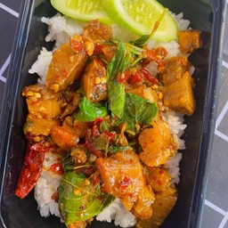 กะเพราหมูกรอบ