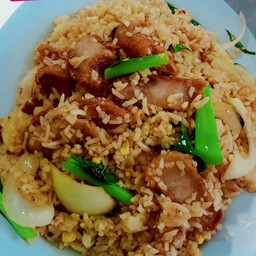 ข้าวผัดโบราณหมูกรอบ