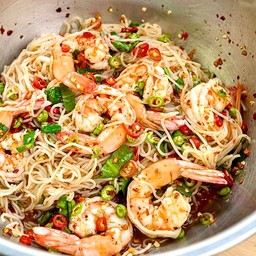 ยำขนมจีนกุ้งสุก