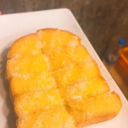 ขนมปังเนยนมน้ําตาล