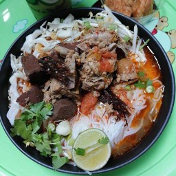 อั่งเปาขนมจีนน้ำเงี้ยวข้าวซอยไก่