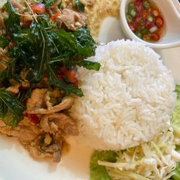 ข้าวผัดกะเพราะหมูชิ้น