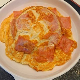 ข้าวไข่เจียวแฮมไก่