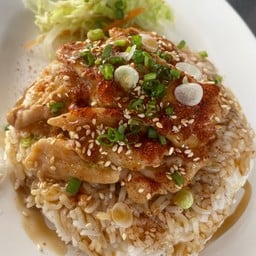 ข้าวหน้าหมูซอสญี่ปุ่น