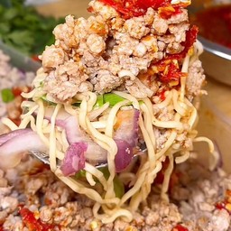 ยำมาม่าหมูสับบบบบ