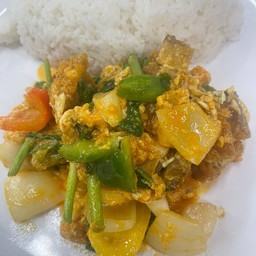 ข้าว ผัดผงกะหรี่หมู