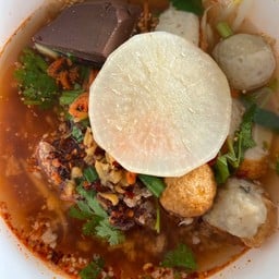 อรุณีลูกชิ้นปลา(ก๋วยเตี๋ยว)พฤกษา30 หน้าหมู่บ้านพฤกษา 30