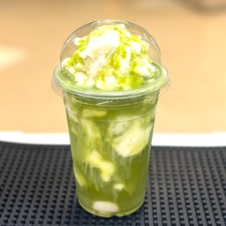 มะพร้าวปั่นนมสดชาเขียว