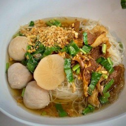 ก๋วยเตี๋ยวน้ำตกกริพเพ่น เดอะสเฟีียเพชรเกษม