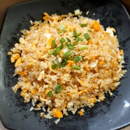 ข้าวผัดไข่ (ไข่ 2 ฟอง)