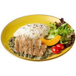 ข้าวหมูย่าง ราดซอสเกรวี่ผักโขม